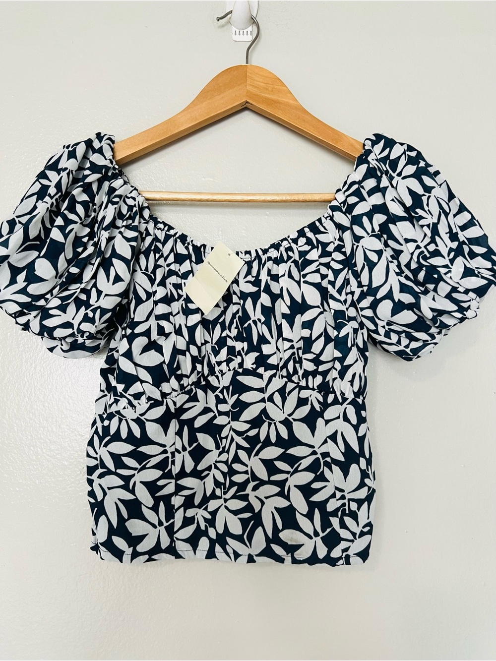 A & F Ruched Puff Sleeve Scoop Neck Top - Medium